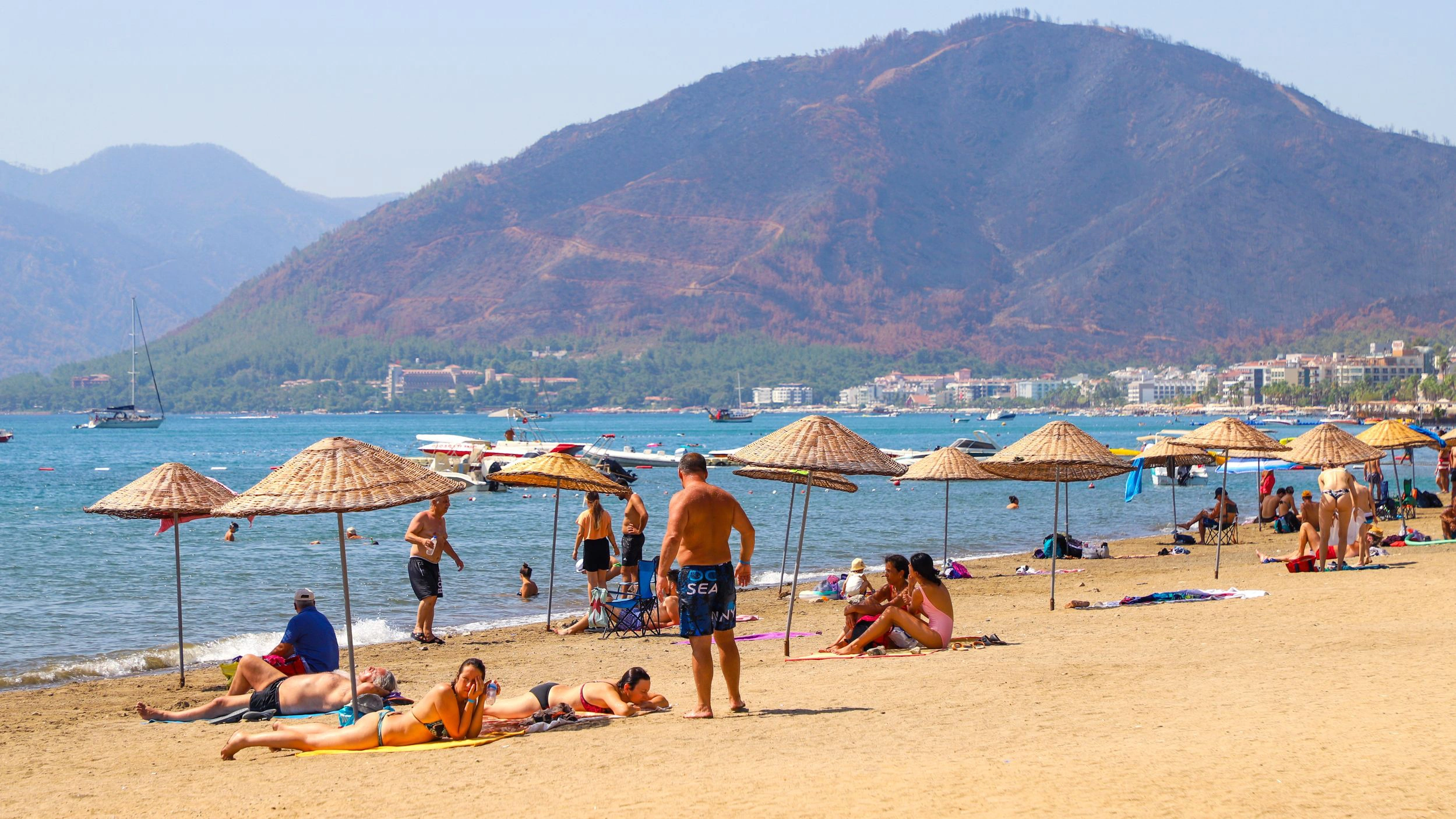 Заграничные курорты ввели штрафы для голых туристов