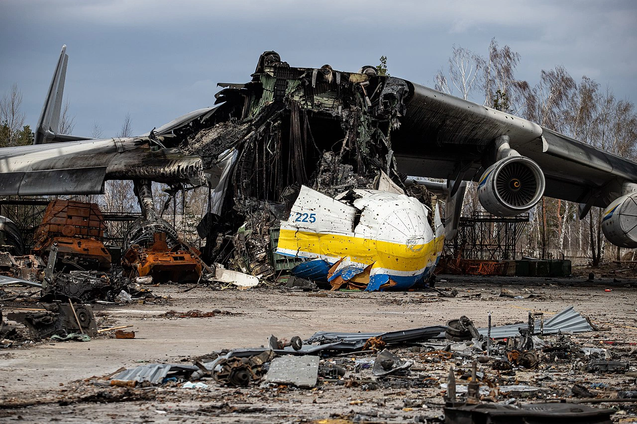 Киев решил построить новый грузовой самолет Ан-225 «Мрия» из обломков  старого | Ямал-Медиа