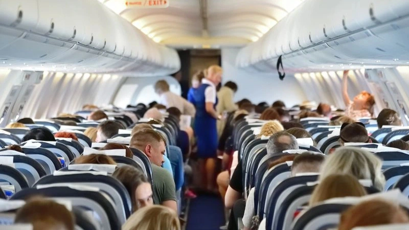 Авиакомпания «Ямал» объяснила пассажирам, какие продукты можно брать в полёт