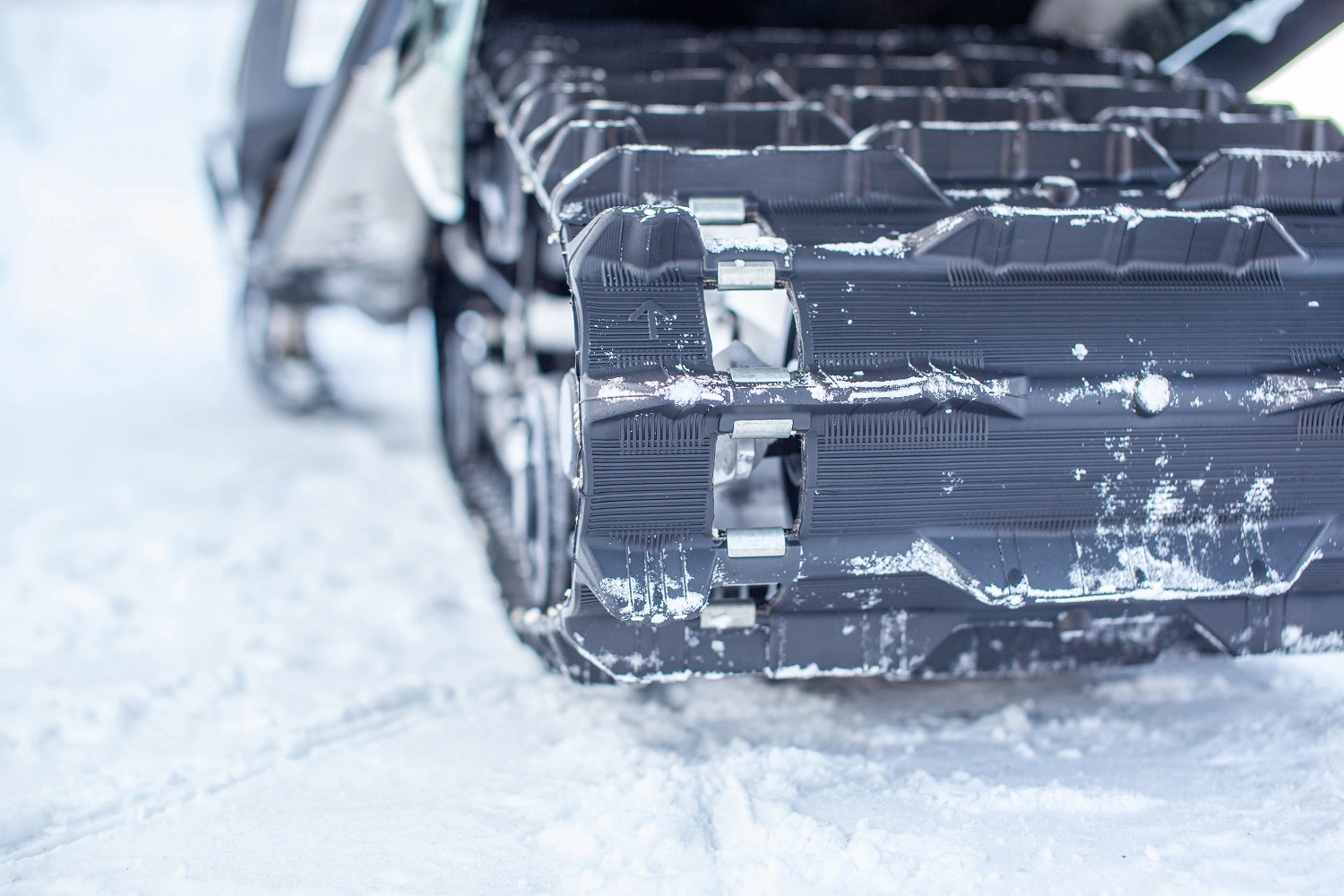 В Тазовском водитель снегохода устроил ДТП на перекрестке