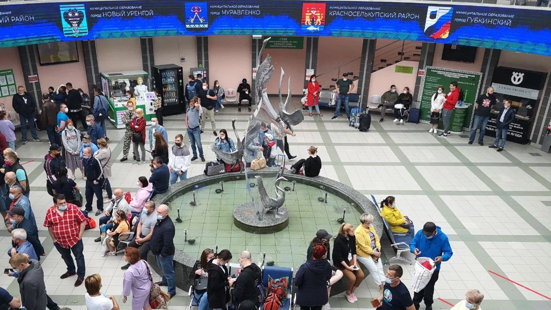 В атриуме аэропорта в Салехарде разобрали фонтан и возводят чум