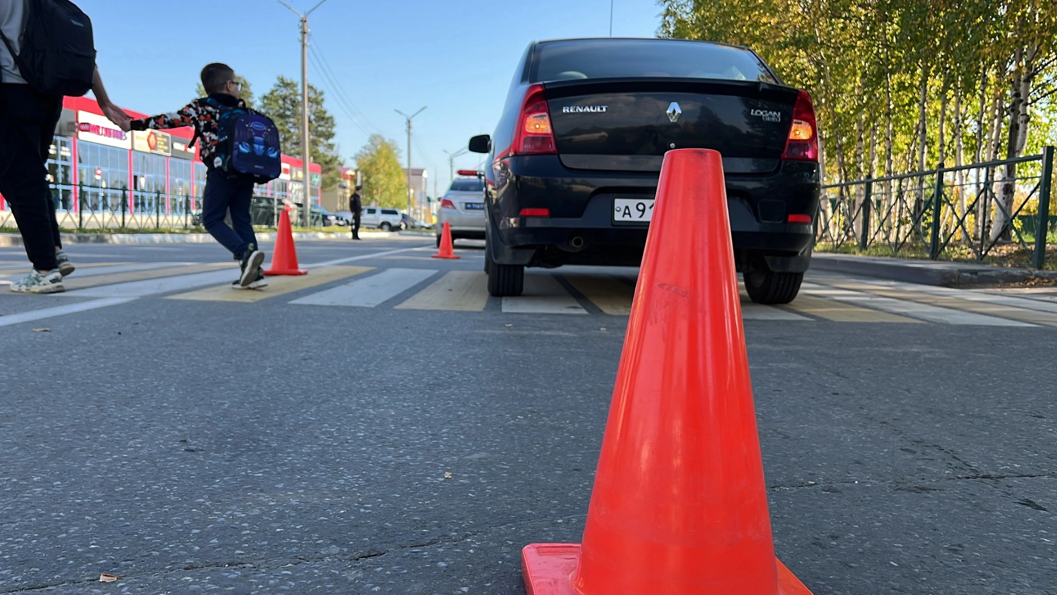 Две девочки попали под колеса иномарки в Ноябрьске