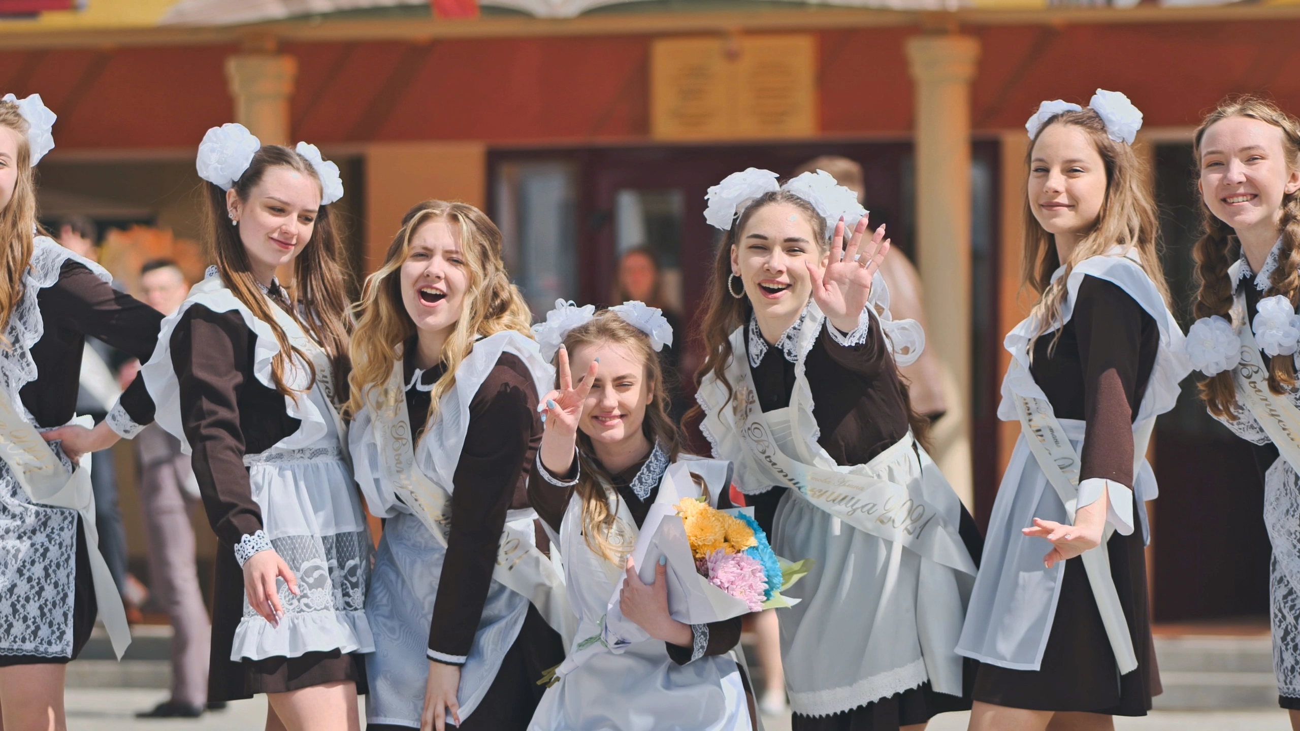 Выпускные на Ямале отпразднуют 10 тысяч школьников