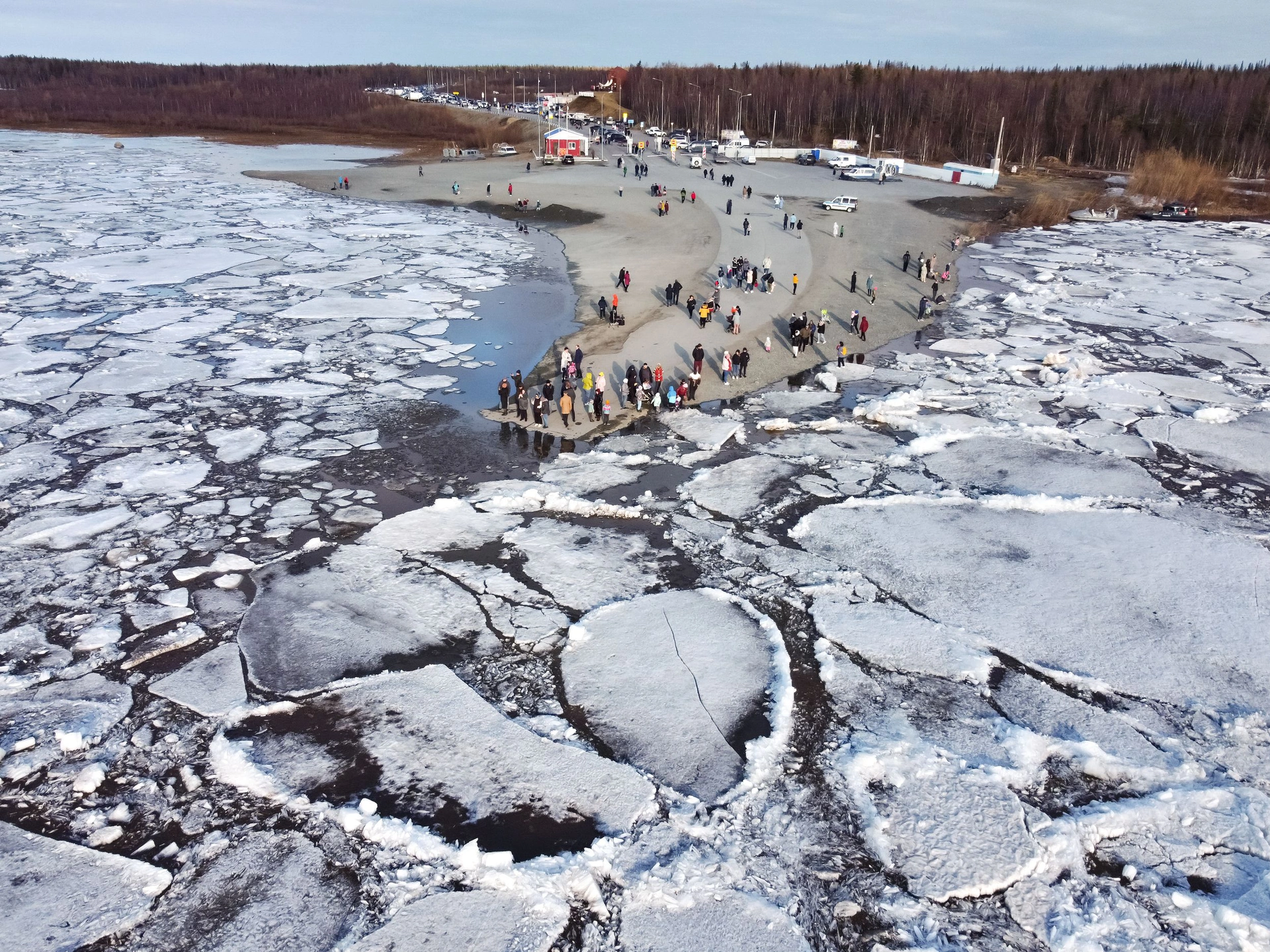 Ледоход на Оби замечен уже в 40 километрах от Салехарда