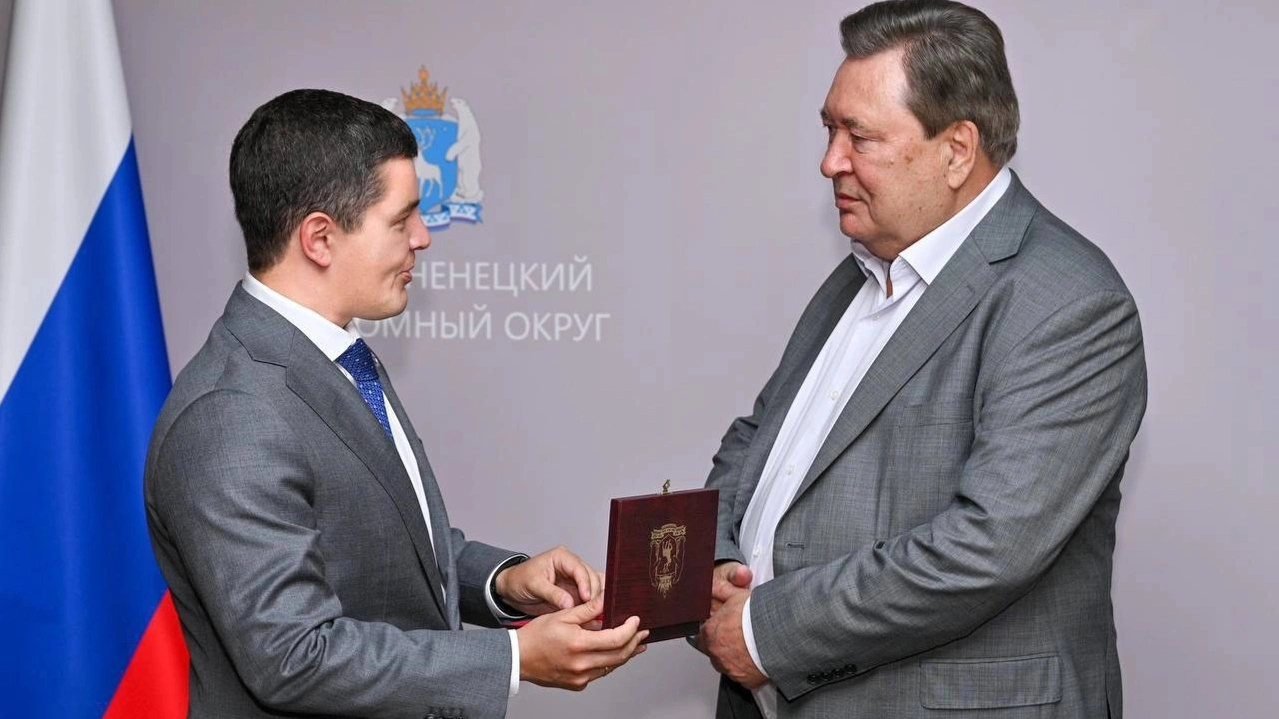 Легендарного нефтяника Рима Сулейманова отметили медалью за развитие Ямала