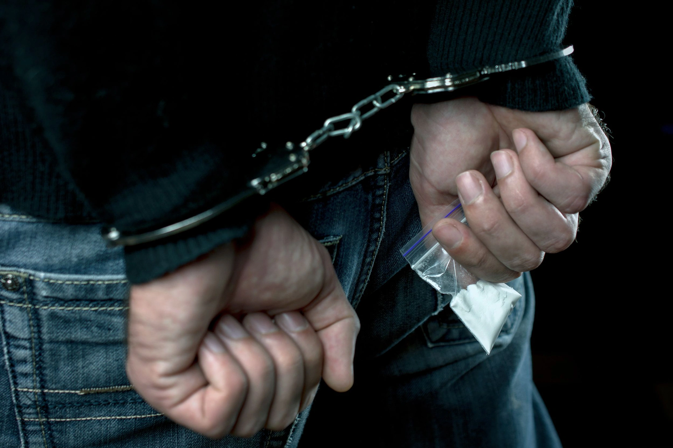 Полиция поймала иркутянина с десятками свертков мефедрона в Новом Уренгое