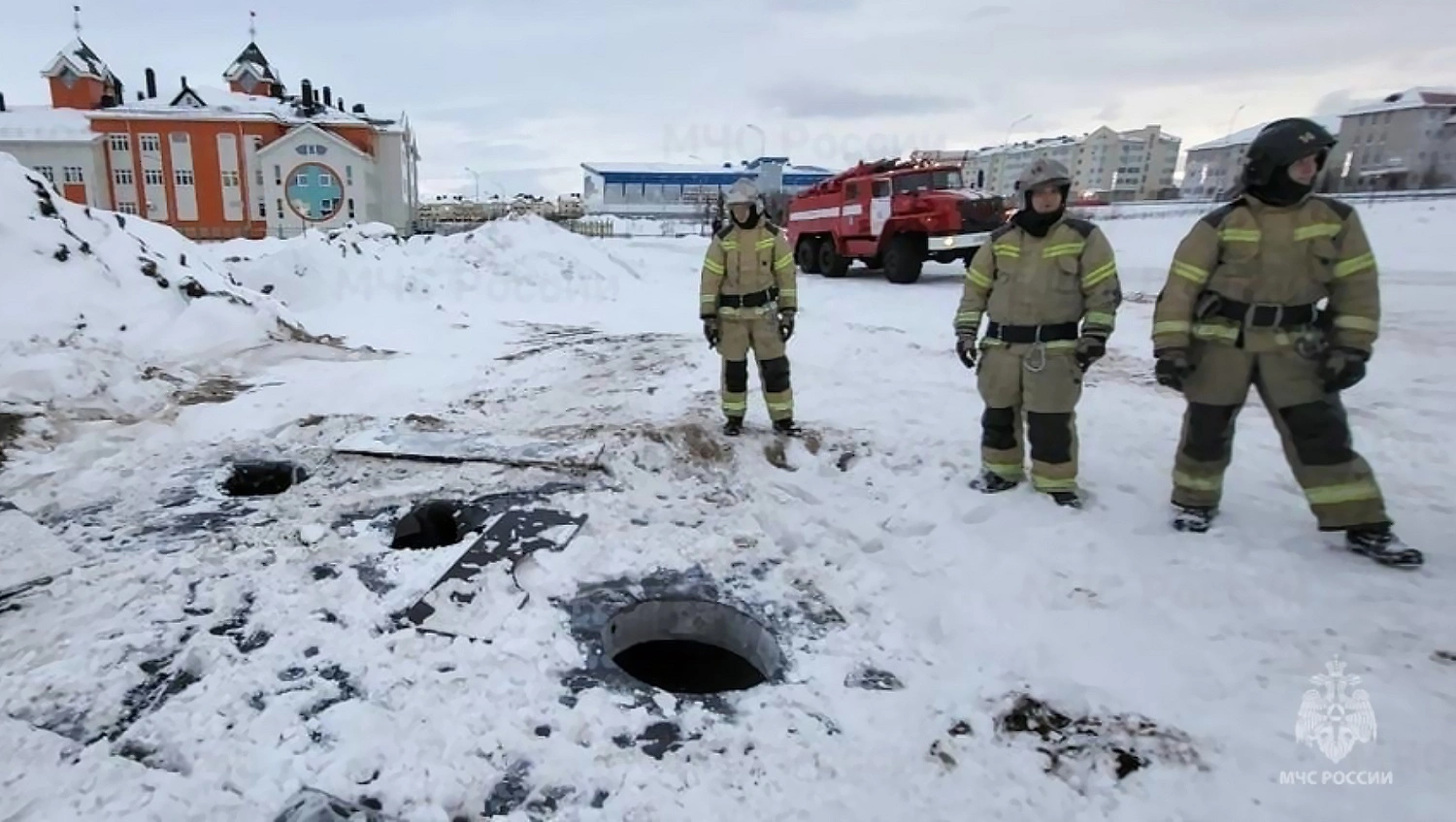 В Лабытнанги подросток свалился на трёхметровую глубину технологического  колодца | «Красный Север»