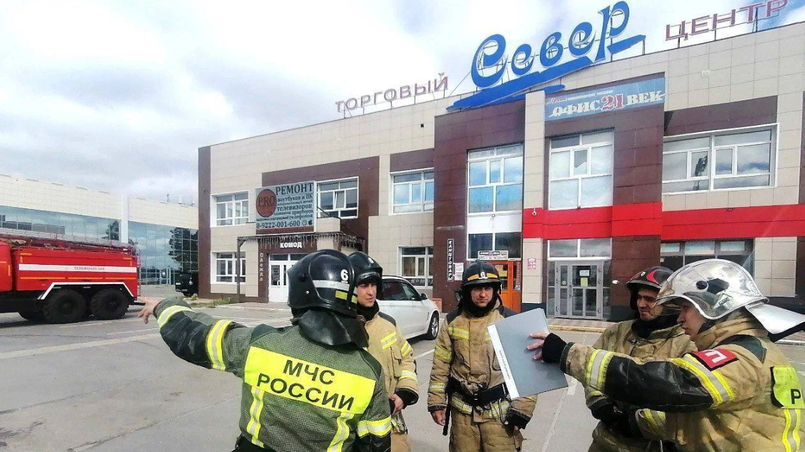 Огнеборцы Муравленко провели отработку планов тушения пожара