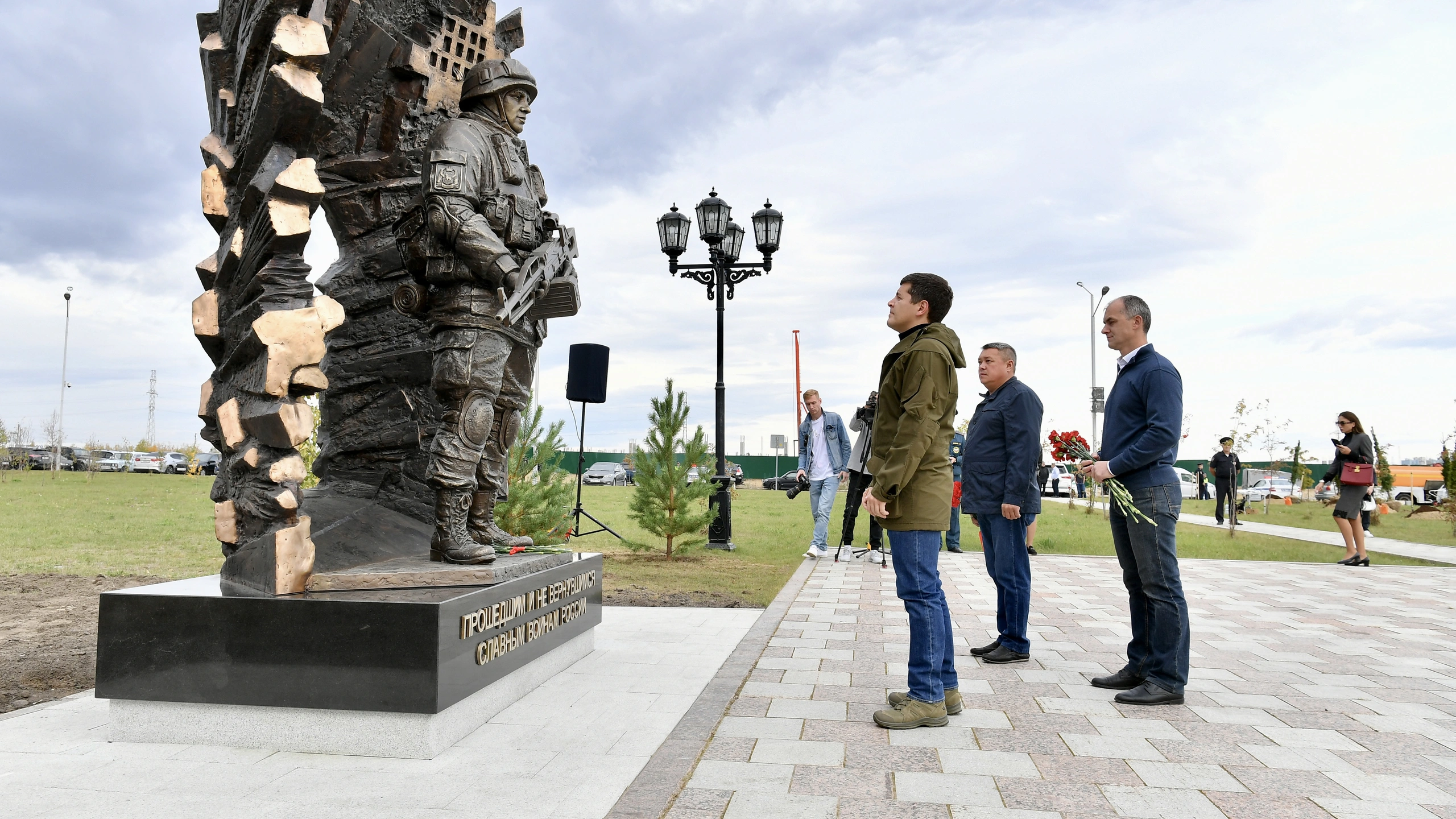 В Салехарде открыли памятник участникам СВО | Ямал-Медиа