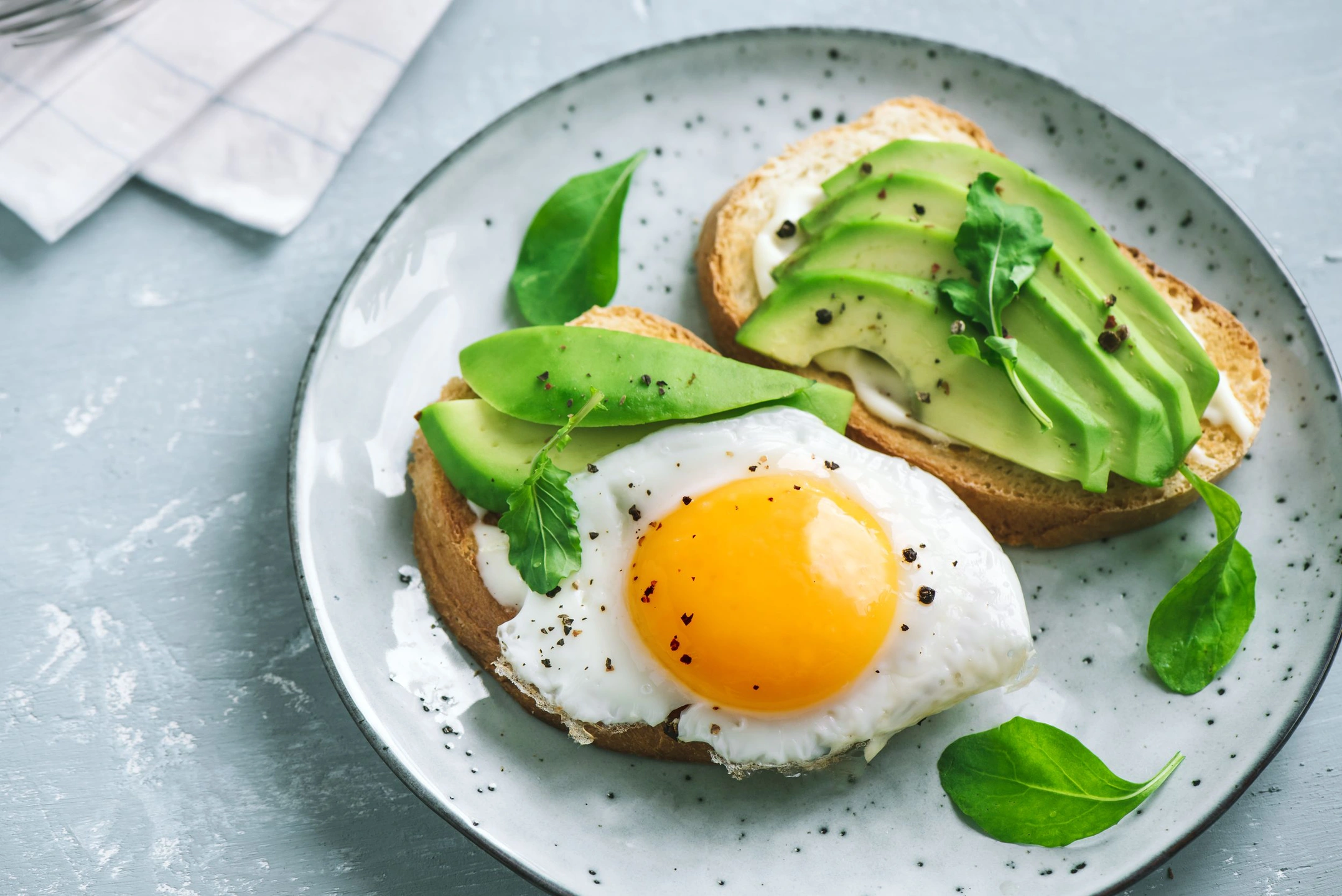 Диетолог Дианова: яичница с сосисками на завтрак – плохой выбор