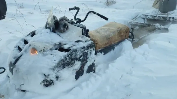Житель ЯНАО провалился на снегоходе в ручей
