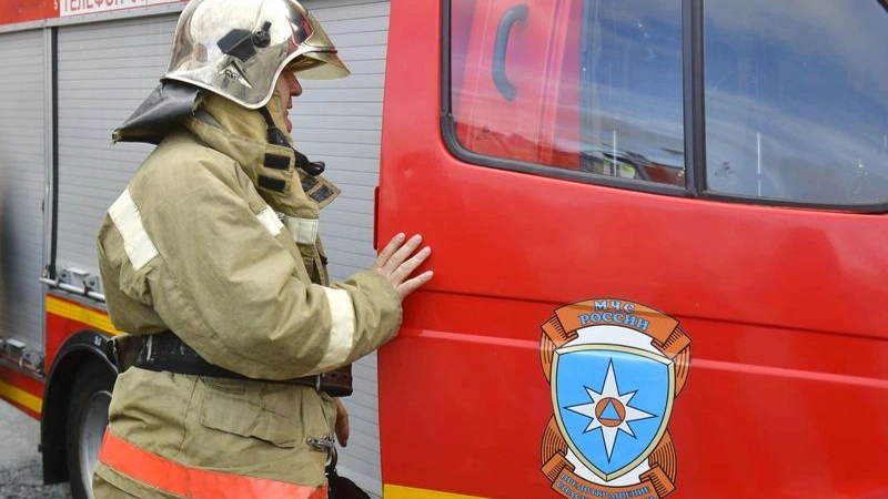 В Салехарде огнеборцы предотвратили распространение огня в СНТ «Надежда»