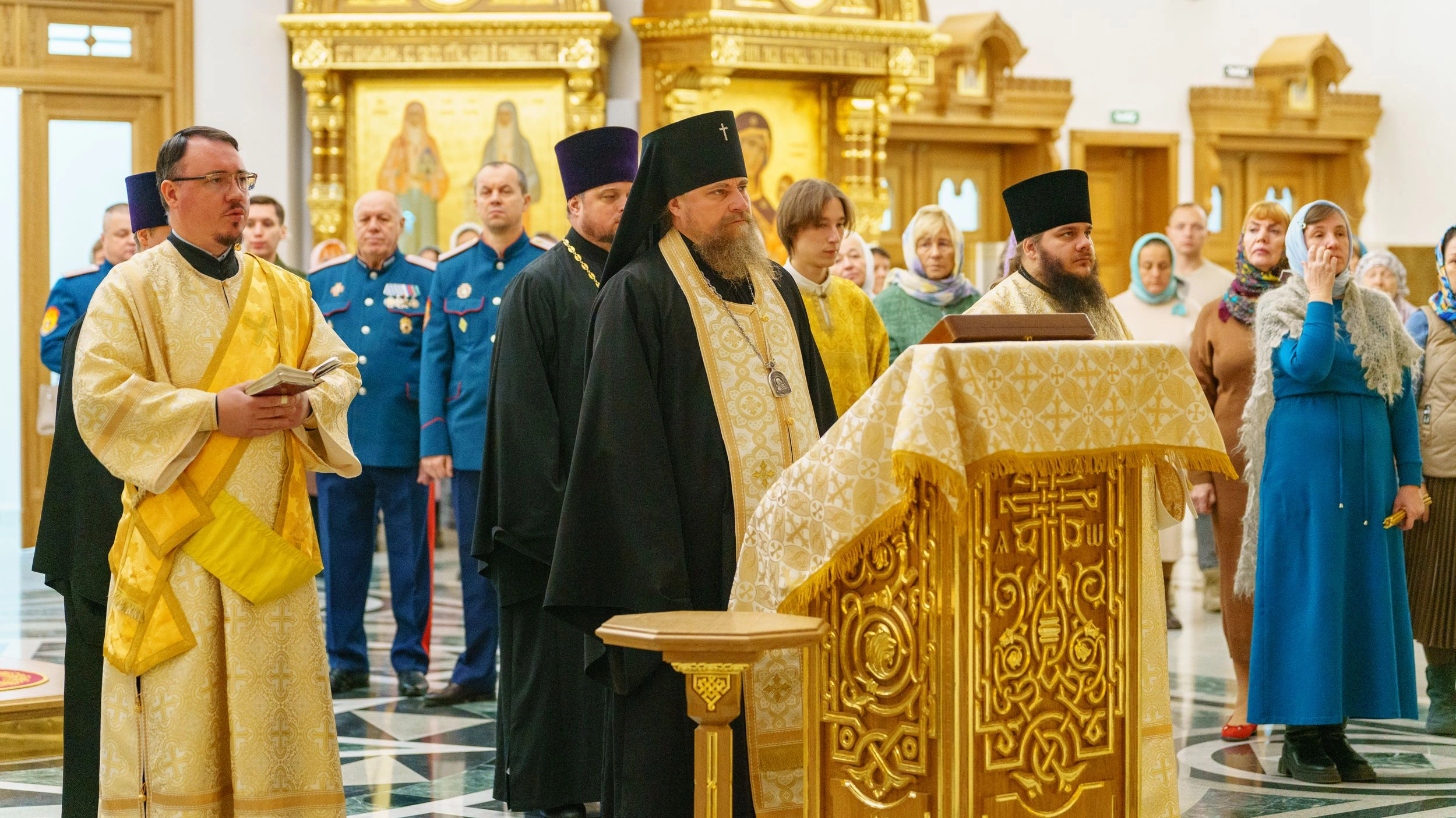 Архиепископ Салехардский Николай освятил нижний храм Преображенского собора