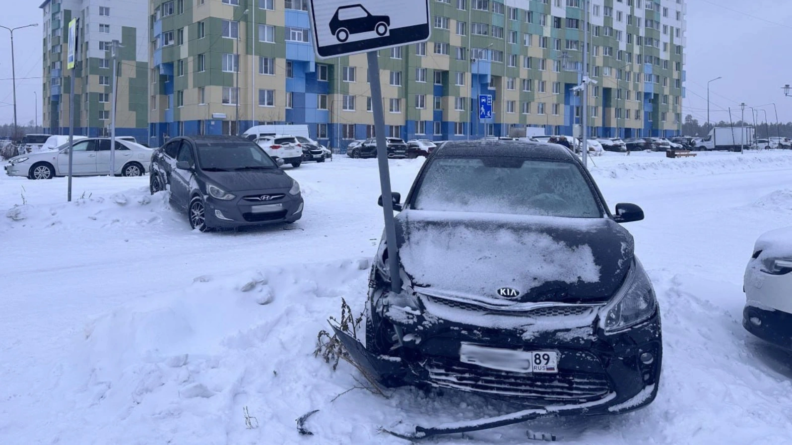 В ЯНАО автоинспекторы зафиксировали за два дня 22 аварии и 730 нарушений ПДД