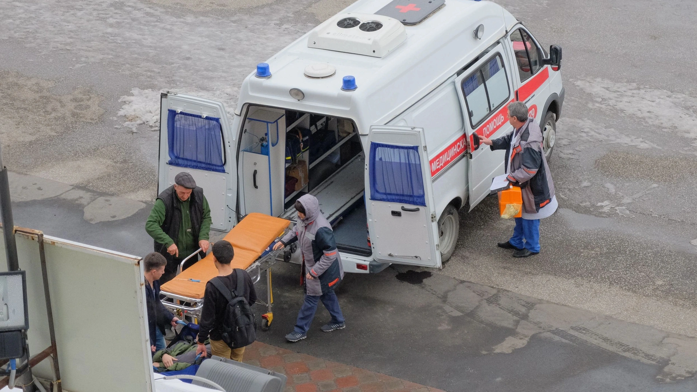 В Санкт-Петербурге погибли 3 человека при падении автобуса с моста в реку