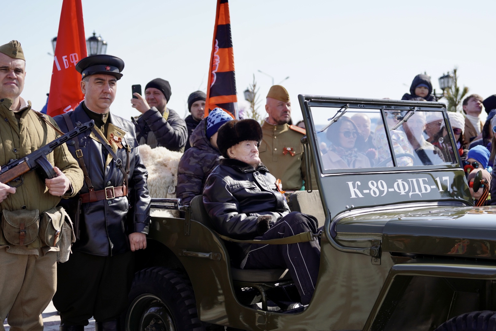 В Салехарде День Победы отметили торжественным шествием | «Красный Север»