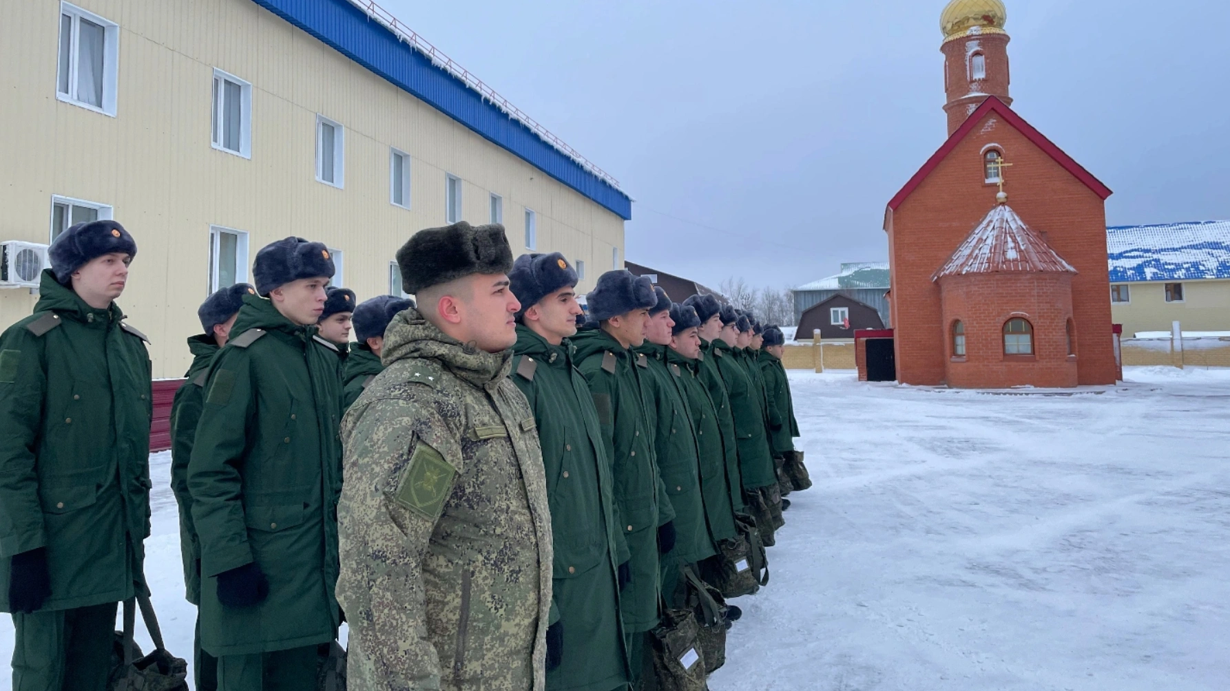 В ЯНАО первая группа призывников отправилась в сухопутные войска