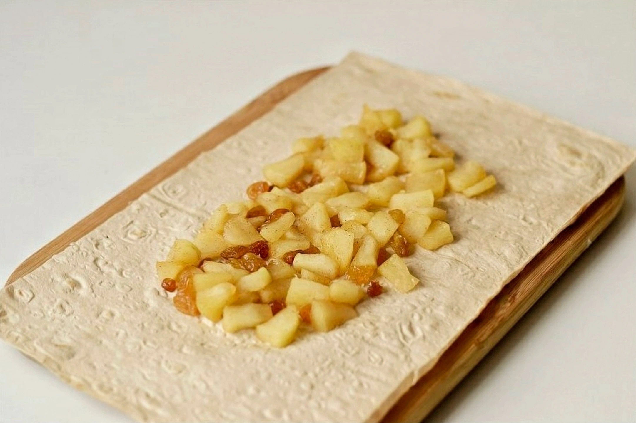Такого вы еще не пробовали: яблочный пирог из лаваша