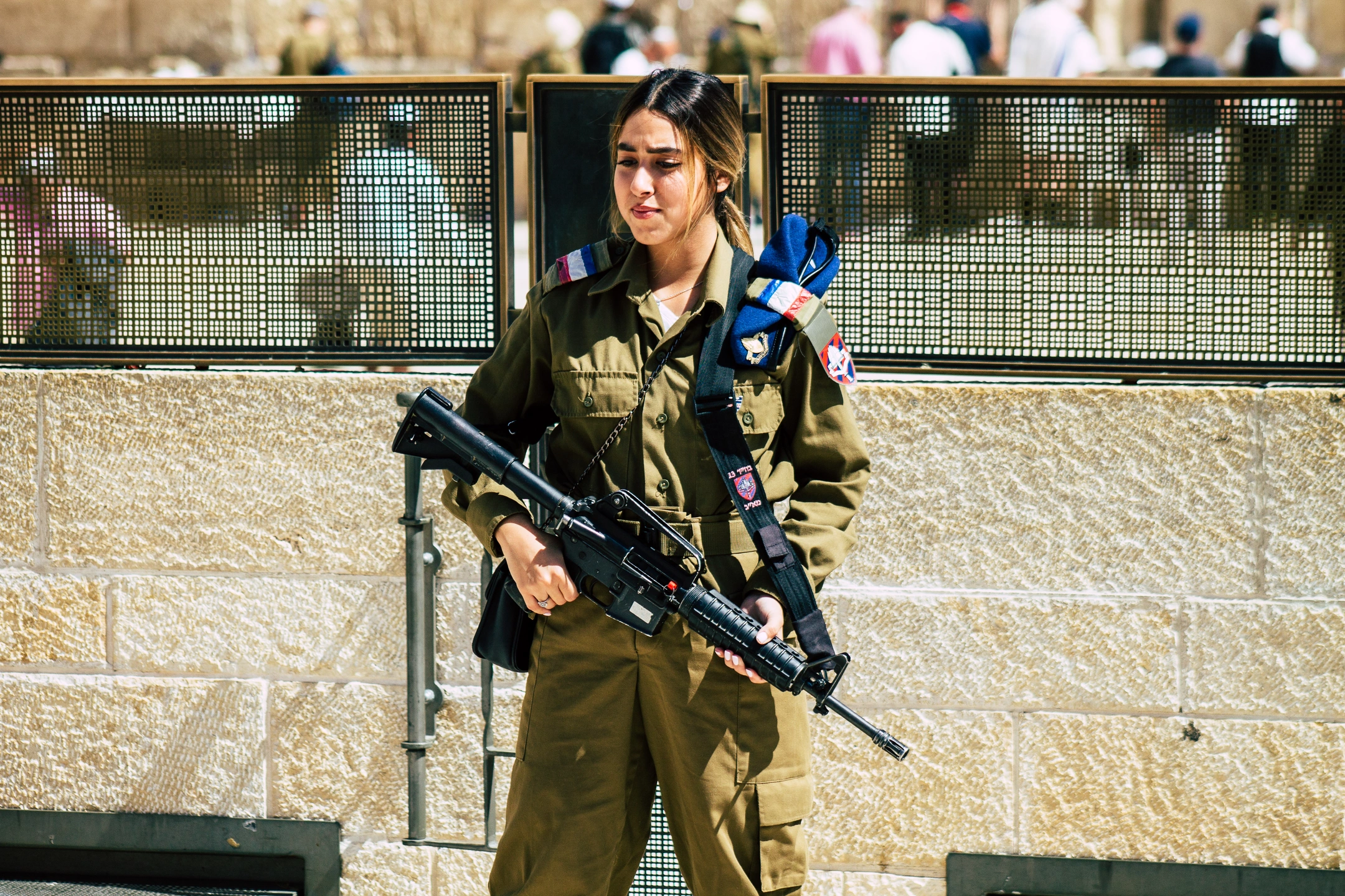 Идеальный пятничный инстаграм: израильские девушки-солдаты в форме и без