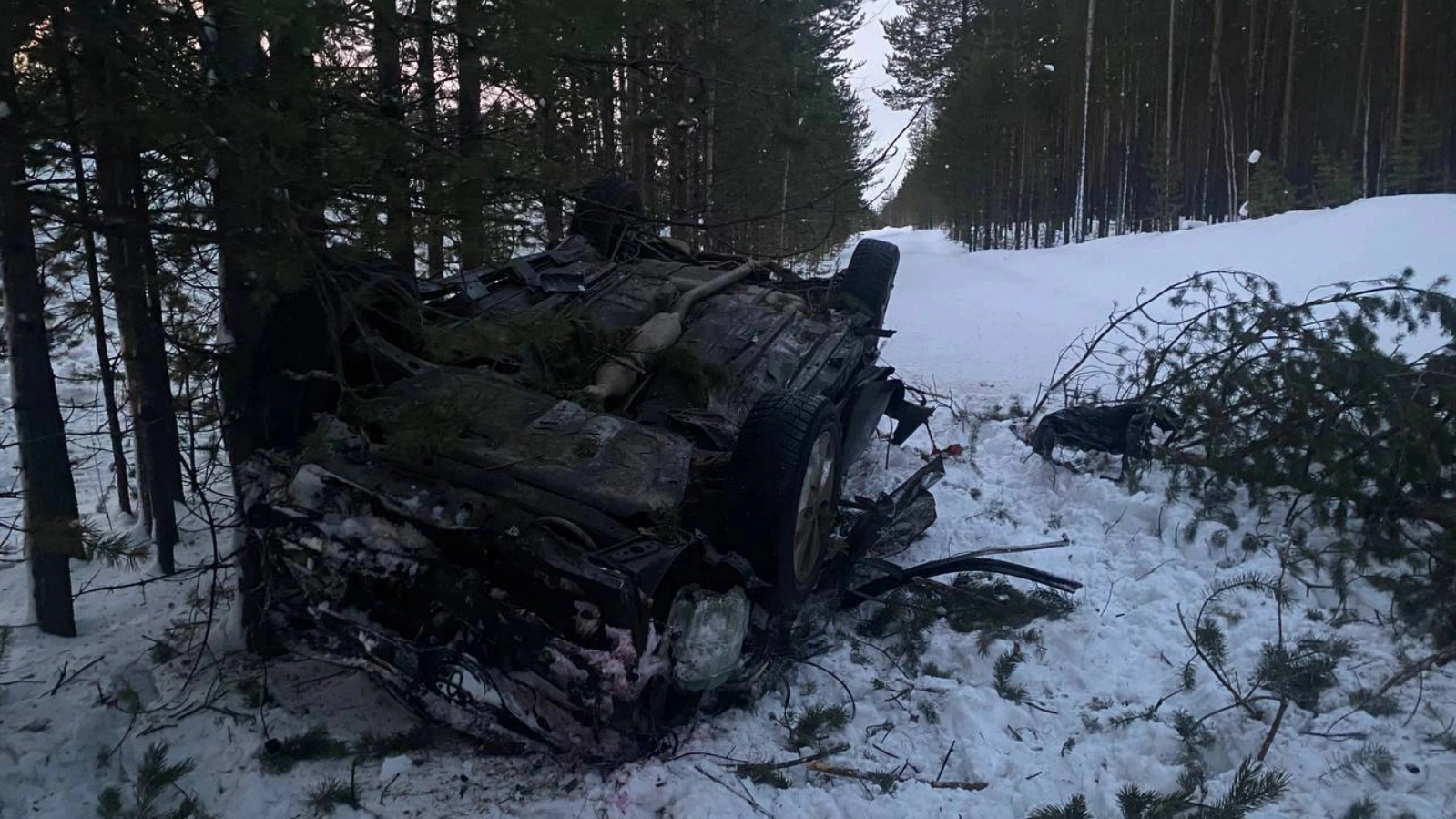 В ДТП на трассе Сургут — Салехард пострадали водитель и пассажир Toyota