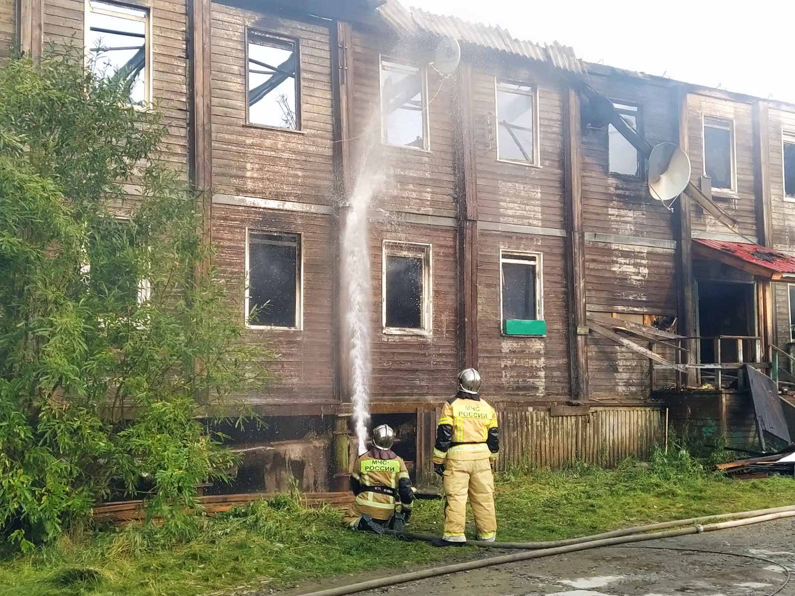 На развалинах сгоревшего дома в Лабытнанги обнаружили пятого погибшего |  «Красный Север»